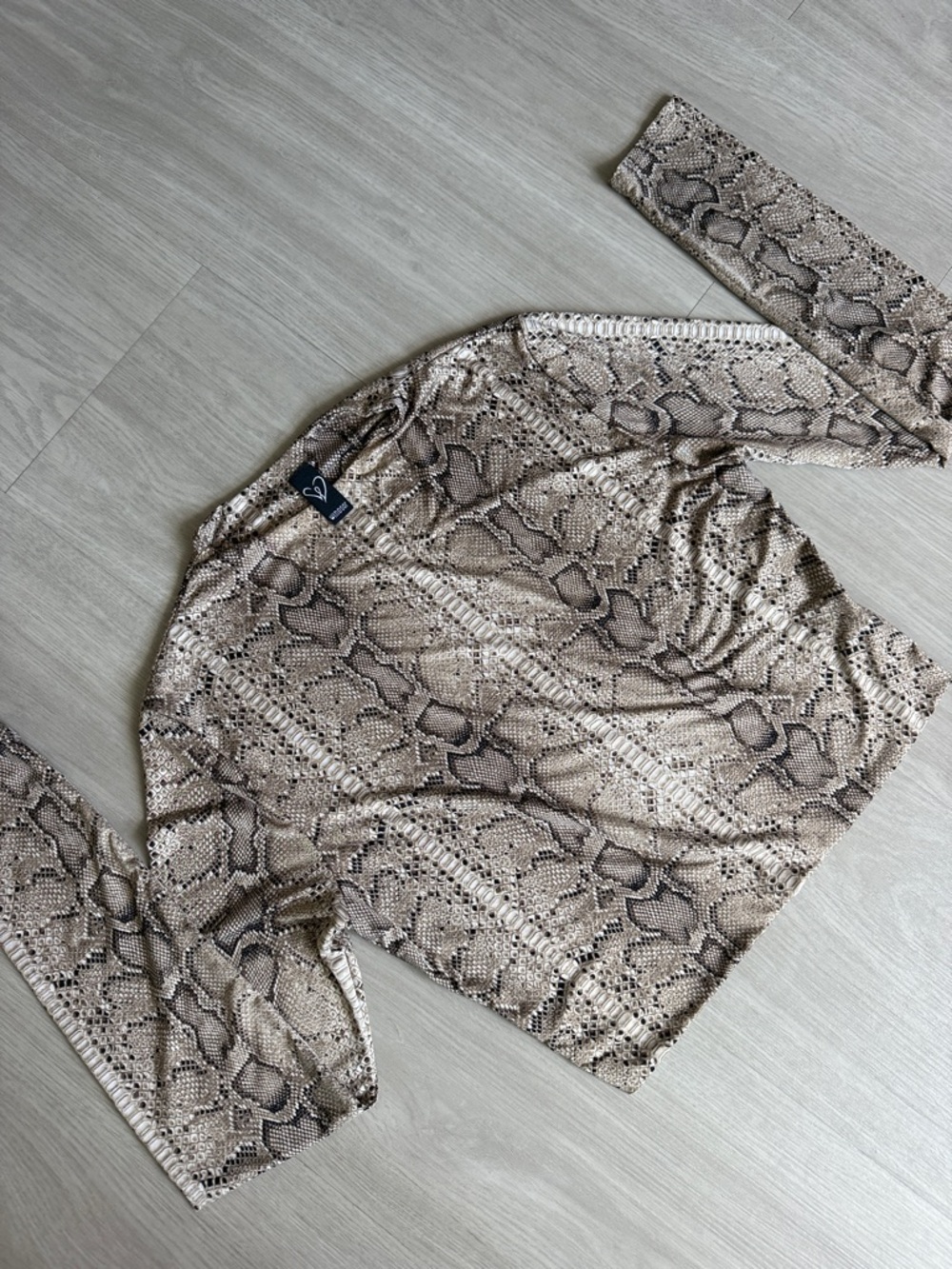 Windsor women’s Long Sleeve snake skin top
